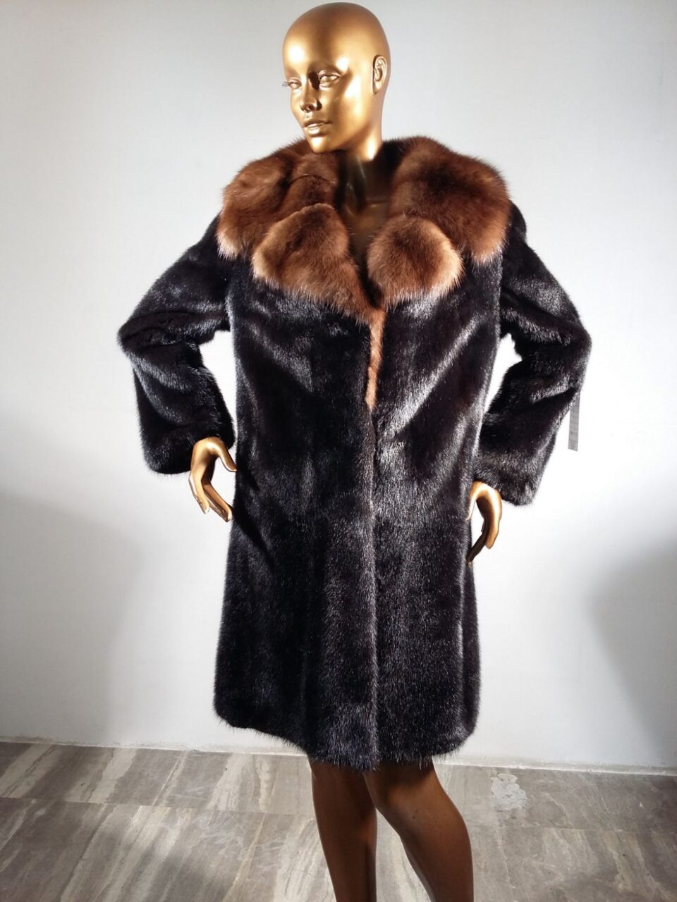 Real Fur Black Mink Fur Coat with Sable Fur Collar