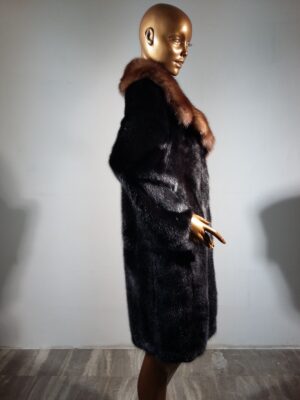 Real Fur Black Mink Fur Coat with Sable Fur Collar